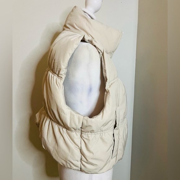 H&M Cropped Puffer Vest - Cream Beige- medium - Picture 3 of 6